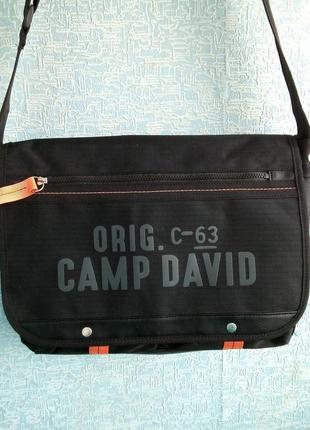 Чоловіча сумка на широкому плечевому ремені.
camp david.1 фото