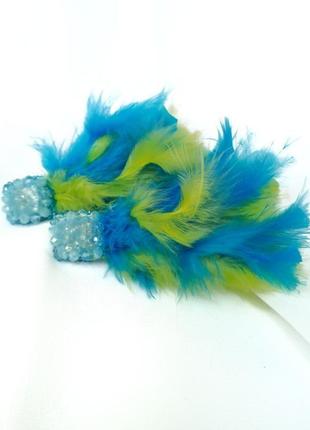 Серьги ручной работы из перьев, длинные серьги с вышивкой желто-голубого цвета4 фото