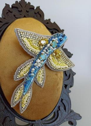 Прикраси синьо-жовтого кольору, брошка рибка з натуральними перлами та фіанітами, ручна робота3 фото