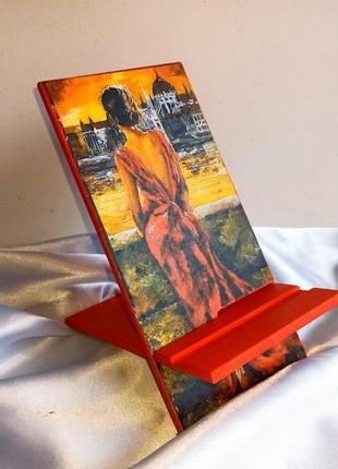 Підставка &lt;unk&gt; жінка в червоному" для електронної книги, смартфона, планшета, телефона2 фото