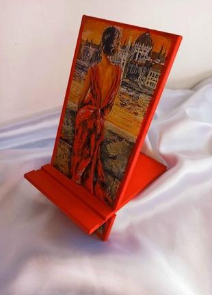 Подставка ′женщина в красном′ для электронной книги, смартфона, планшета, телефона4 фото