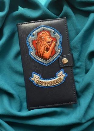 Синий кожаный кошелек "гриффиндор"1 фото