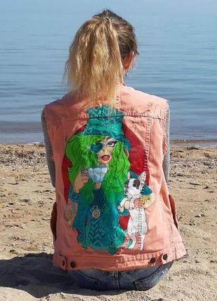 Модная женская джинсовая курточка с рисунком на спине2 фото