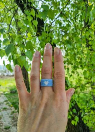 Яркие кольца сердечки из японского ювелирного бисера5 фото