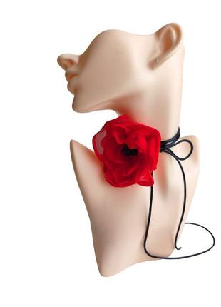 Трендовый чокер роза красного цвета на шнурке, чокер цветок, украшение на шею с розой из шифона1 фото