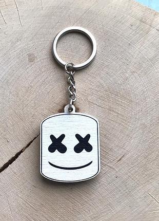 Деревянный брелок "marshmello"