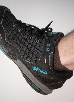 Летние трекинговые кроссовки teva