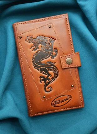 Подарунковий набір шкіряних виробів "дракон": шкіряний гаманець та шкіряна ключниця.2 фото