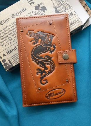 Подарунковий набір шкіряних виробів "дракон": шкіряний гаманець та шкіряна ключниця.7 фото