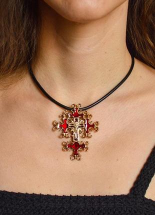 Гуцульський хрест з червоною емаллю на шкіряному шнурі8 фото