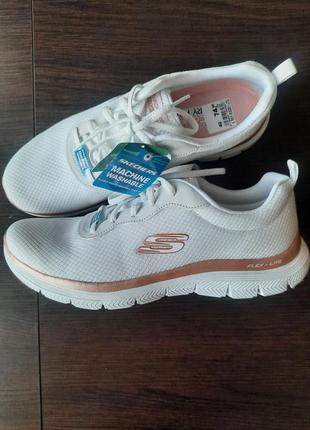 Skechers

оригинал 40-41р женские