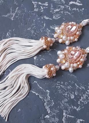 Позолочені сережки, розшиті кристалами swarovski та натуральними перлами4 фото