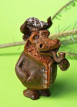 Фигурка бык курящий сувенир в виде бычка с трубкой2 фото