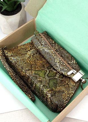 Подарочный набор для женщины №72: косметичка + ключница золотисто-зеленого цвета под рептилию2 фото