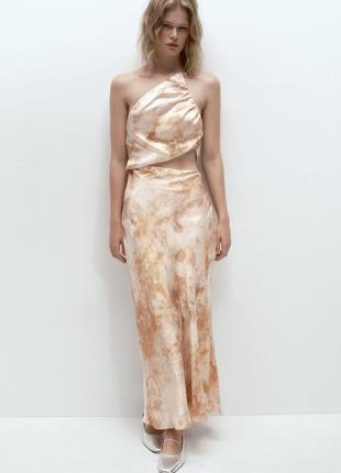Атласное платье с принтом и вырезом от zara, размер s*1 фото