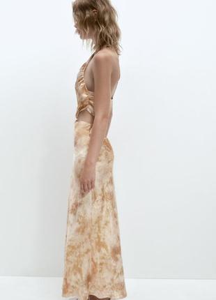 Атласное платье с принтом и вырезом от zara, размер s*6 фото