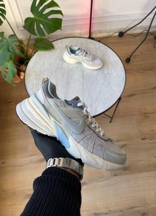 Найк ран серые с голубым nike v2k run light iron ore grey3 фото