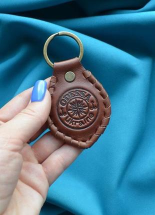 Коричневый кожаный брелок "одесса"