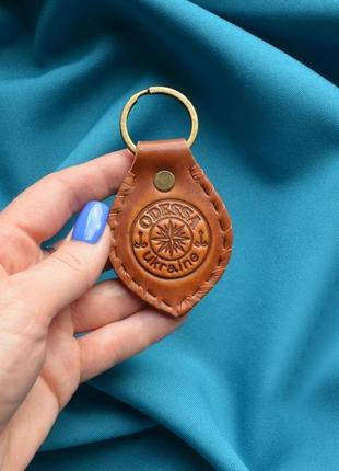 Коричневый кожаный брелок "одесса"