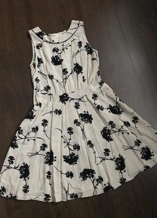 Миле сукні з квітковим монопринтом
