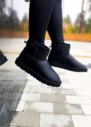 Женские чёрные угги ugg classic mini "bomber" black leather7 фото