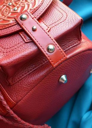 Красный кожаный рюкзак "скарабей"7 фото