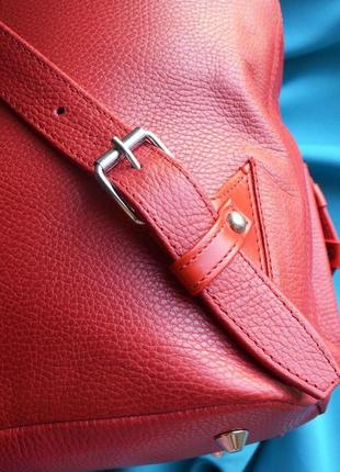 Червоний шкіряний рюкзак "скарабей"9 фото