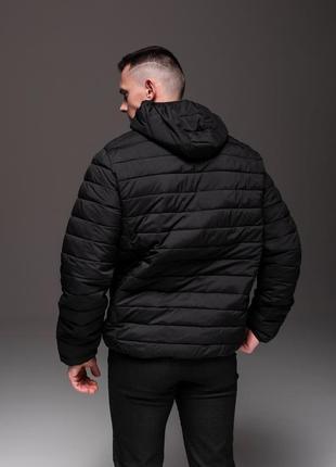 Чорна утеплена стьобана куртка знімний капюшонн3 фото