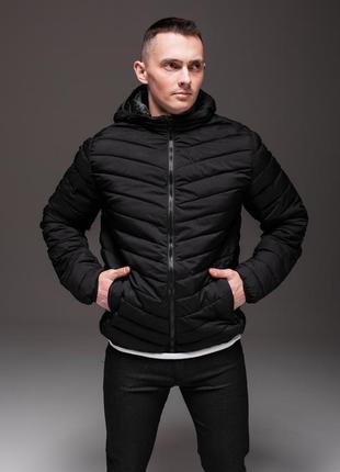 Чорна утеплена стьобана куртка знімний капюшонн1 фото