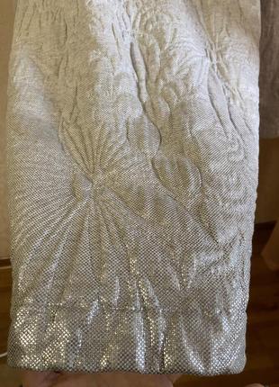 Женское платье из плотного трикотажа серого цвета по низу серебристое напыление на рукавах складки у плеча( буфы)4 фото