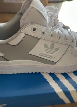 Кросівки унісекс adidas original1 фото