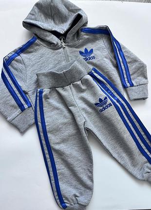 Костюм спортивный