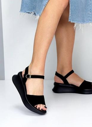 Черные босоножки