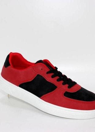 Чорно-червоні чоловічі кросівки на плоскій білій підошві. червоний1 фото