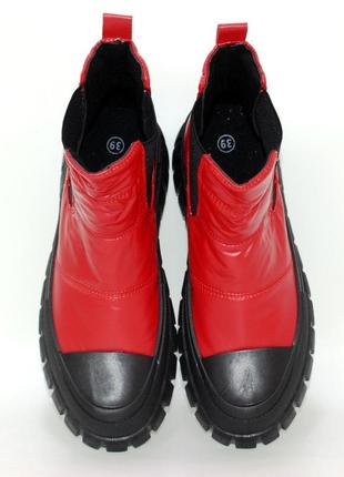 Жіночі червоні черевики демісезонні з плащової тканини на високій підошві. червоний5 фото