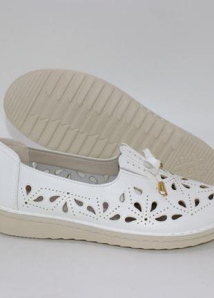 Білі жіночі перфоровані літні туфлі з бантиком білий5 фото