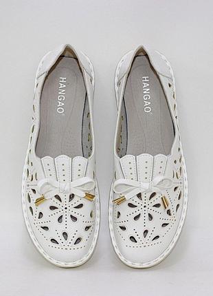 Білі жіночі перфоровані літні туфлі з бантиком білий2 фото