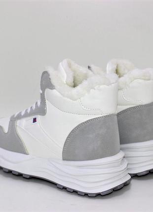 Жіночі теплі зимові біло-сірі кросівки на шнурівці білий9 фото
