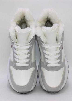 Жіночі теплі зимові біло-сірі кросівки на шнурівці білий5 фото