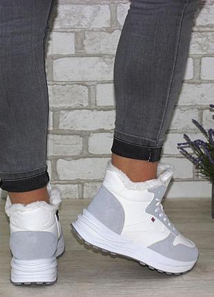 Жіночі теплі зимові біло-сірі кросівки на шнурівці білий4 фото