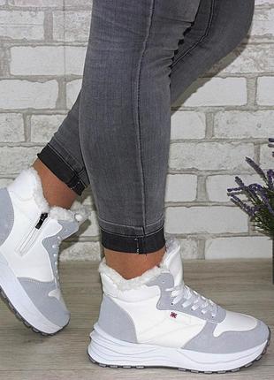 Жіночі теплі зимові біло-сірі кросівки на шнурівці білий2 фото