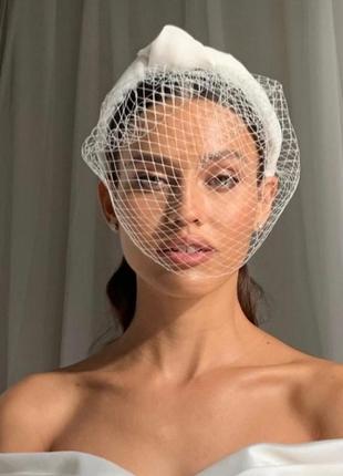 Свадебная (вечерняя) вуалетка на трендовом ободке с узлом