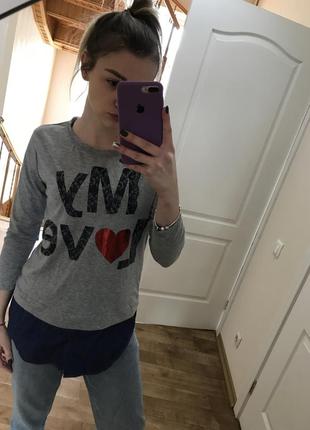 Кофта с буквами снизу джинс