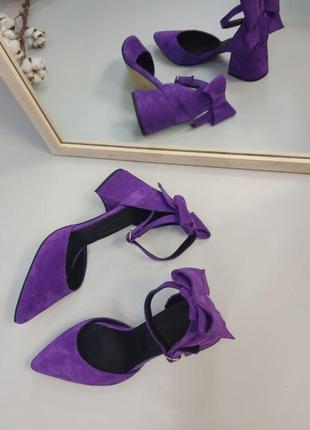 Фиолетовые замшевые босоножки с острым носком5 фото