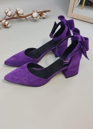 Фиолетовые замшевые босоножки с острым носком1 фото