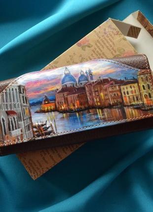 Коричневый женский кожаный кошелек-клатч "венеция" с ручной росписью8 фото