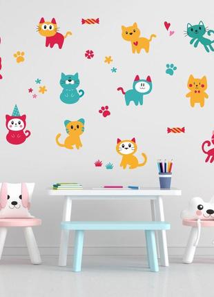 Вінілова інтер'єрна наклейка кольорова декор на стіну, шпалери та інші поверхні " кольорові коти!"