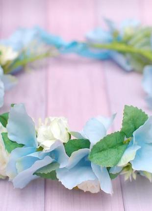 Об*ємний вінок віночок з квітами молочно-голубий2 фото