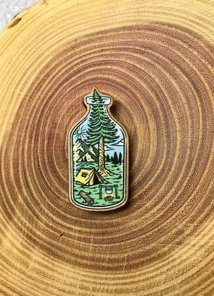 Значок из дерева "лес в бутылке"
