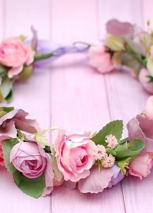 Об*ємний вінок віночок з квітами рожево-фіолетовий2 фото